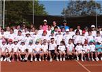 Prop de 70 xiquets i xiquetes gaudeixen del campus de tenis a Alginet