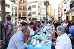 La Plaça del País Valencià de l’Alcúdia ha acollit un esmorzar popular, la gran sardinà