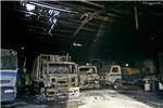 Un incendio ha calcinado dos camiones en una nave industrial de Alberic