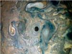 Abismo en las nubes: NASA capta en Júpiter un vórtice “intensamente oscuro”