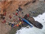Al menos 51 muertos por la caída de un autobús en Perú