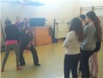 Alumnas del IES Enric Soler i Godes de Benifai participan en un Taller de defensa personal