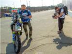 Alumnos de la UPV ayudan al piloto de motos de Carcaixent Daniel Albero a dar visibilidad a su sueño de completar el Dakar
