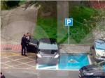 Arde Twitter por dos aparcamientos bien distintos, el del ministro Garzón y el de un repartidor