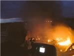 Dos incendios industriales arrasan sendas naves en Benifai y Carlet