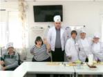 El centre de persones amb discapacitat Som i Estem d'Almussafes celebrà un taller de cuina vegana