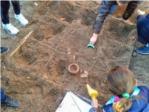 El Col·legi d'Aparelladors porta a Sant Joanet un taller gratuït d'arqueologia per a xiquets