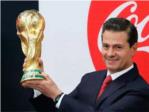 El trofeo de la Copa del Mundo de la FIFA recorre el planeta antes del Mundial de Rusia 2018