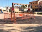 Els jocs infantils del parc Custodi Mendoza de Carlet porten 5 mesos amb tanques
