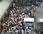 En el metro de China, un da cualquiera en hora punta