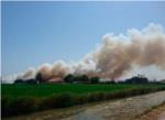 Important incendi industrial en el terme municipal de Sollana