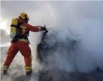 Incendien intencionadament un vehicle enfront d'un col·legi d'Alzira