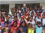 Jorge Lorenzo visita a la Fundacin Vicente Ferrer en la India