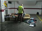 La Guardia Civil desmantela en Cullera un punto de falsificacin y distribucin de objetos de marca