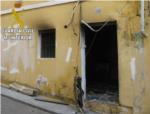 La Guardia Civil salva la vida a un varón atrapado en el incendio de su vivienda en Cullera