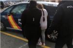 La Policia Nacional deté a Alzira a dos dones per venda de cocaïna en el seu establiment