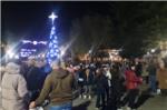 Llums, msica i un castell de focs artificials per a donar la benvinguda als Nadals en Tous
