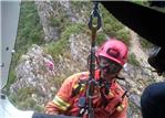 Los bomberos rescatan a un hombre con hipotermia que se había perdido en una montaña de Alzira