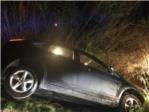 Rescaten un conductor que es va precipitar a una séquia amb el seu cotxe a Cullera