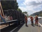 S'incendia un camió en l'AP-7 a l'altura del terme municipal de Favara