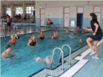 Sueca celebra 25 anys nadant a la Piscina Municipal “Vicent Vera”