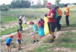 Trenta voluntaris van participar en una neteja de residus al riu Magre al seu pas per l'Alcúdia