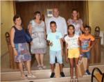 Turís s'acomiada dels xiquets sahrauís del programa 'Vacaciones en Paz'