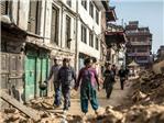 Un nuevo seísmo azotó ayer Nepal, una semana después del terremoto que segó la vida de 8.000 personas