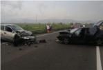 Una dona ha quedat atrapada per un accident frontal en la carretera que uneix Les Palmeres i Sueca