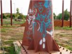 Una pintada sobre el monumento al Xquer viene a aumentar el deterioro urbanstico de Alzira