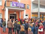 Veïns i veïnes, convocats per l'Ajuntament de Turís, es concentraren ahir contra la violència masclista
