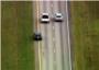 Un asesino huye en coche a toda velocidad llevándose por delante todo lo que encontraba en su camino (Video espectacular)