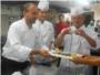 Un cocinero de Antella triunfa en China con sus arroces de fusión mediterránea y asiática