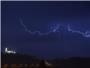 Una fuerte tormenta eléctrica iluminó anoche el cielo de Alzira