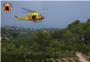 25 sanitaris i bombers participen en les pràctiques del nou helicòpter de la base provisional a Alzira