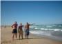 Dos baistas y un camarero salvan a una pareja en la playa nudista de Cullera