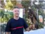 Bomberos rescatan un águila que llevaba dos días atrapada en un pino en Alzira