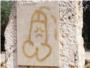 Una pintada estropea el monolito del parque de l'Alquenència de Alzira