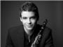 El clarinetista Ferran Arbona rep el reconeixement de lAjuntament de Carcaixent