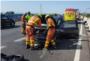 Els bombers rescaten dos persones atrapades en l'interior d'un vehicle en un accident a l'Alcúdia