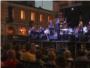 La Plaça de l'Ajuntament de Sueca s'ompli de gom a gom en el Concert en honor al Crist de l'Hospitalet