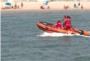 L'equip de salvament i socorrisme de Sueca salva un banyista arrossegat per la rompent de les ones
