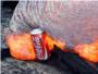 ¿Qué pasa si pones una lata de Coca Cola en la lava de un volcán?