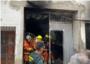 Un incendi en un local a Alberic calcina ninots de dos monuments fallers de la localitat