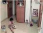 Una cámara graba cómo un fantasma mueve objetos en presencia de una niña