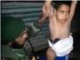 Utilizan a un niño de 7 años para ponerle una bomba suicida debajo de su camiseta (vídeo)